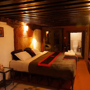 Hira Guest house